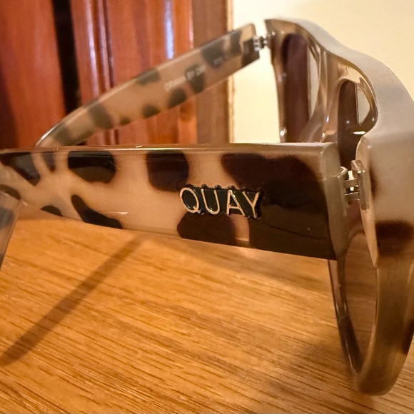 Quay Australia Drama by Day Sunglasses with Tortoiseshell Pattern - Picture 4 of 5
